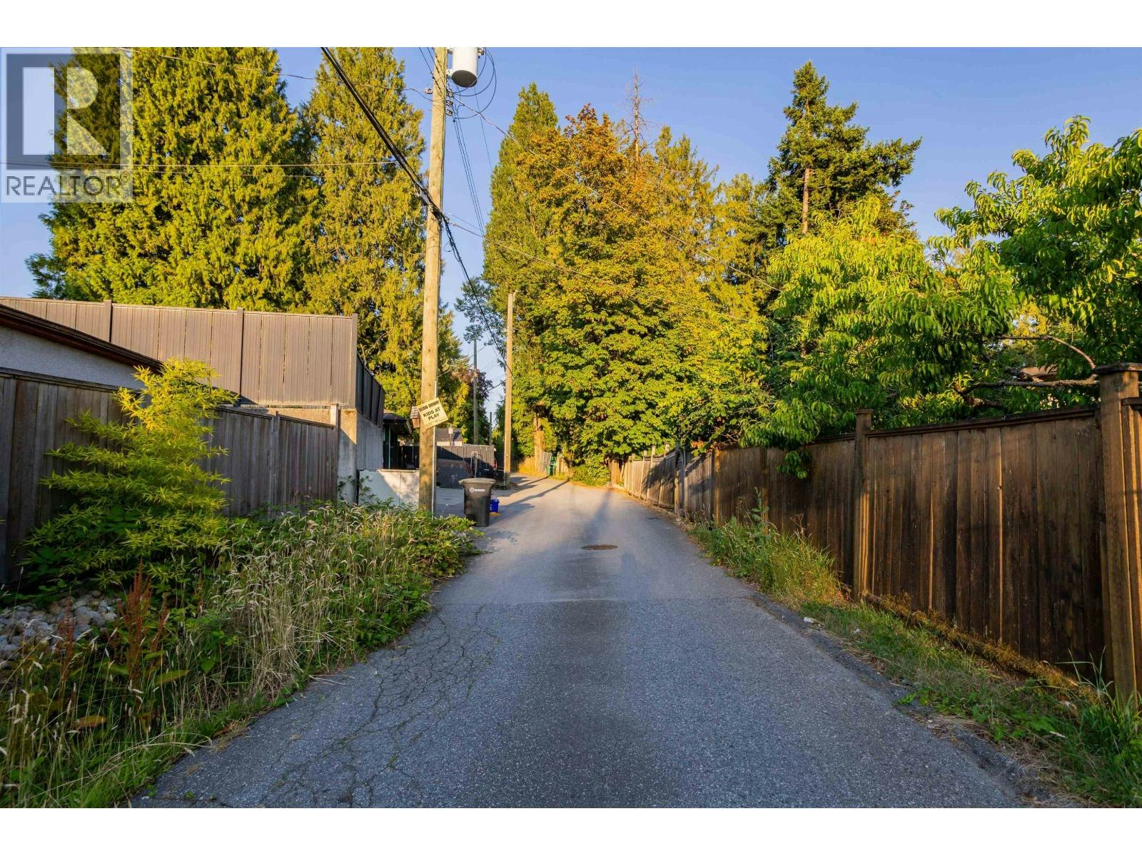 4479 Marine Drive, Burnaby, BC, V5J 3G1 - 38