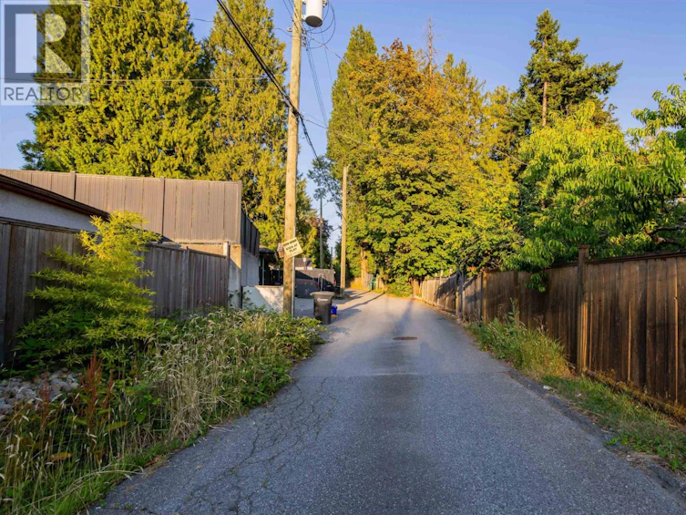 4479 Marine Drive, Burnaby, BC, V5J 3G1 - 38