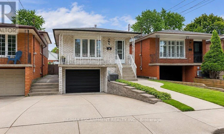 229 8th Street EAST