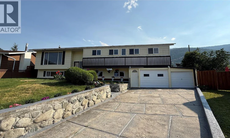 1705 Slocan Crescent