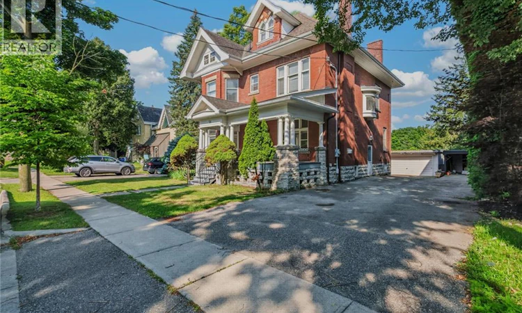 58 Lorne Crescent