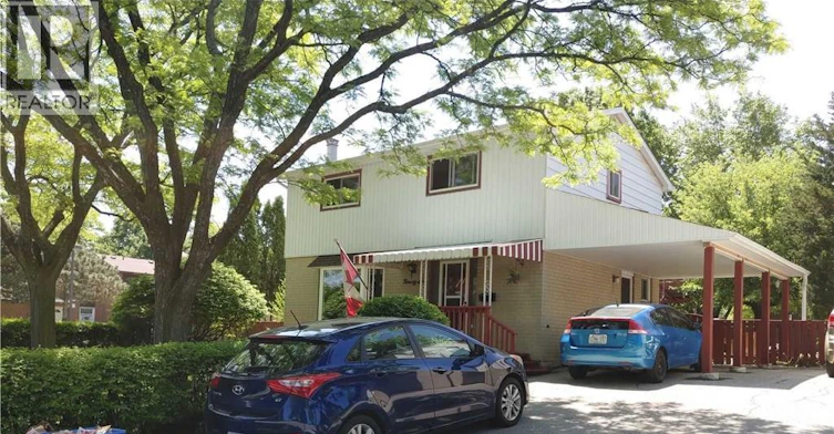 Upper-96 Larch Street, Hamilton, ON, L8T 4P3