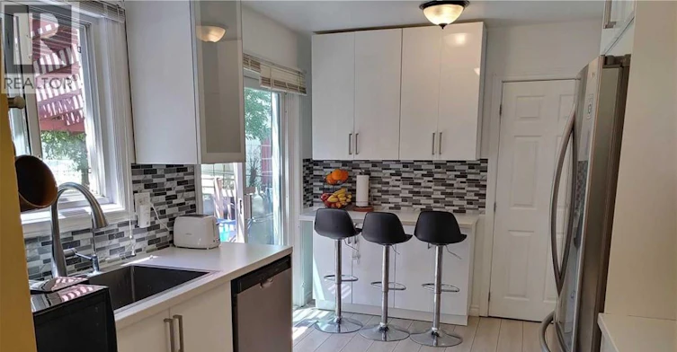 Upper-96 Larch Street, Hamilton, ON, L8T 4P3 - 4