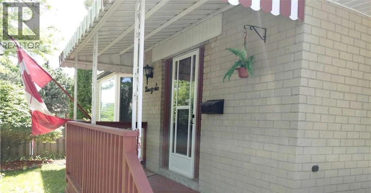 Upper-96 Larch Street, Hamilton, ON, L8T 4P3 - 3