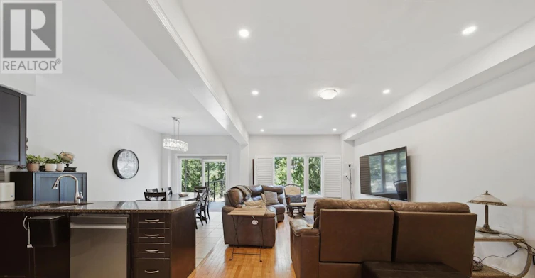 294 Miller Park Avenue, Bradford West Gwillimbury, ON, L3Z 0Y1 - 9