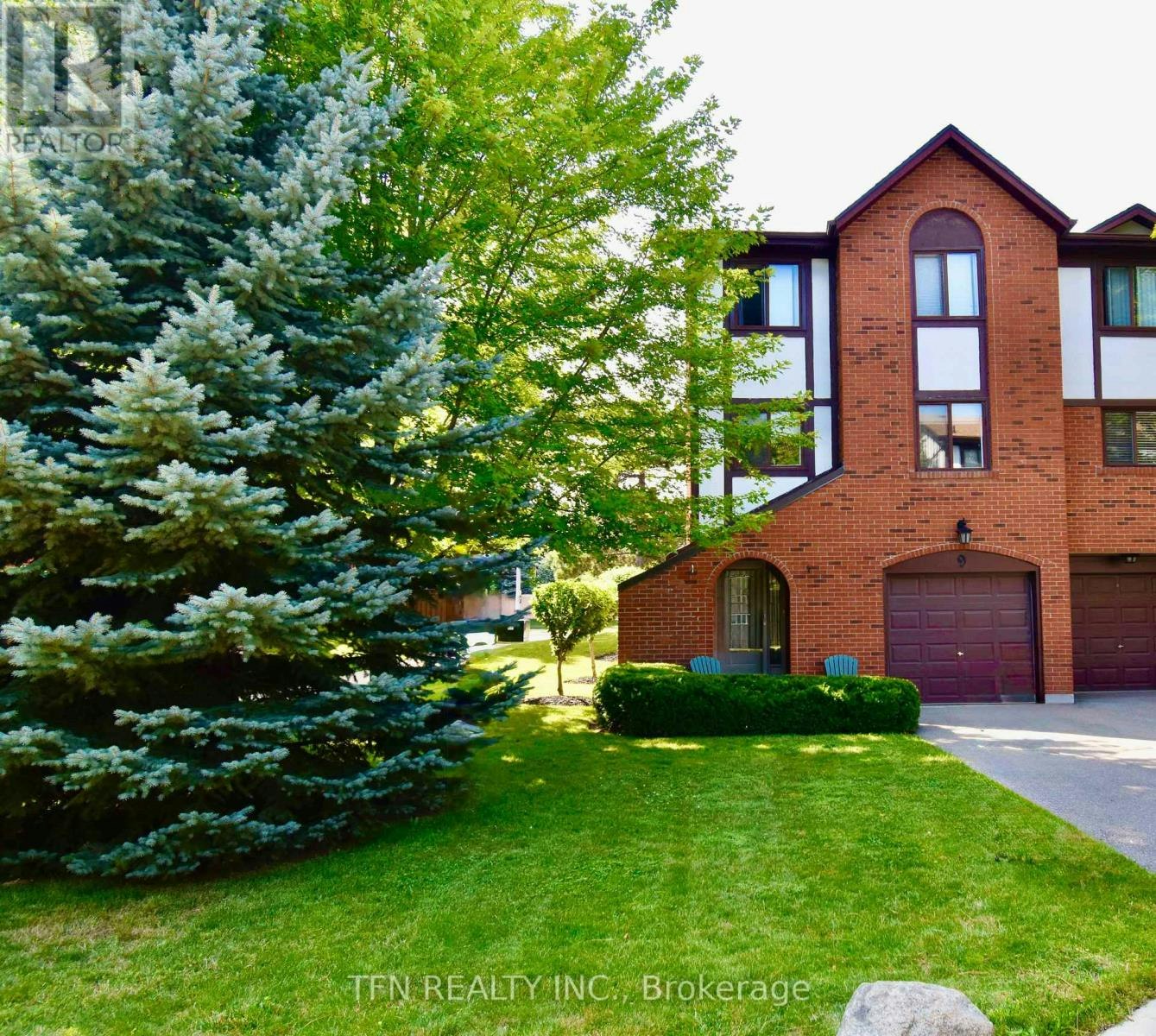 9-4165 Fieldgate Drive, Mississauga, ON, L4W 2M9
