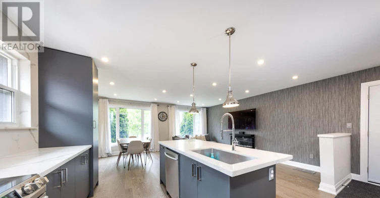 42 Sellmar Road, Toronto, ON, M9P 3E6 - 11
