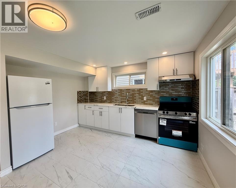 568 Woolgrass Avenue, Waterloo, ON, N2V 2Y2 - 2