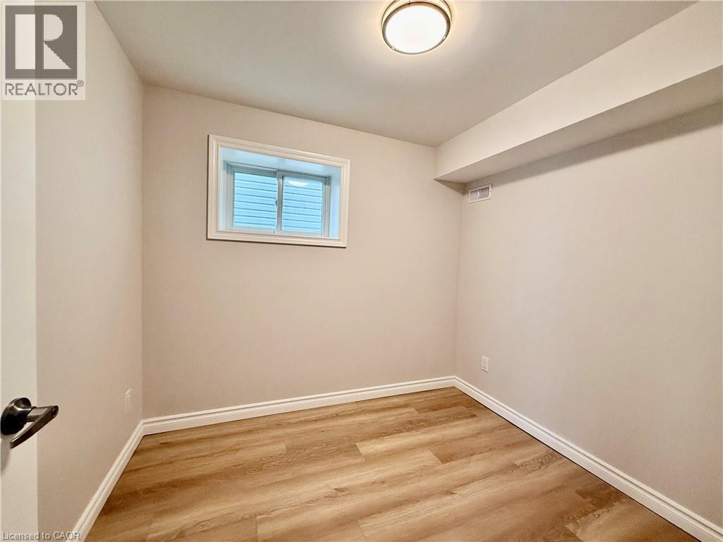 568 Woolgrass Avenue, Waterloo, ON, N2V 2Y2 - 5