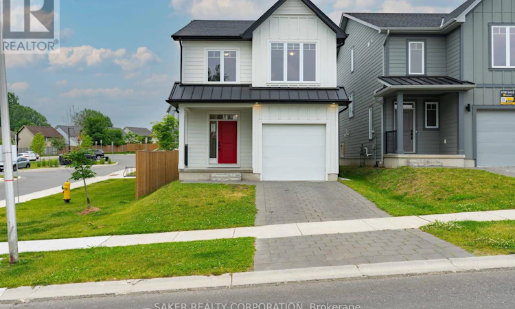 939 Deveron Crescent