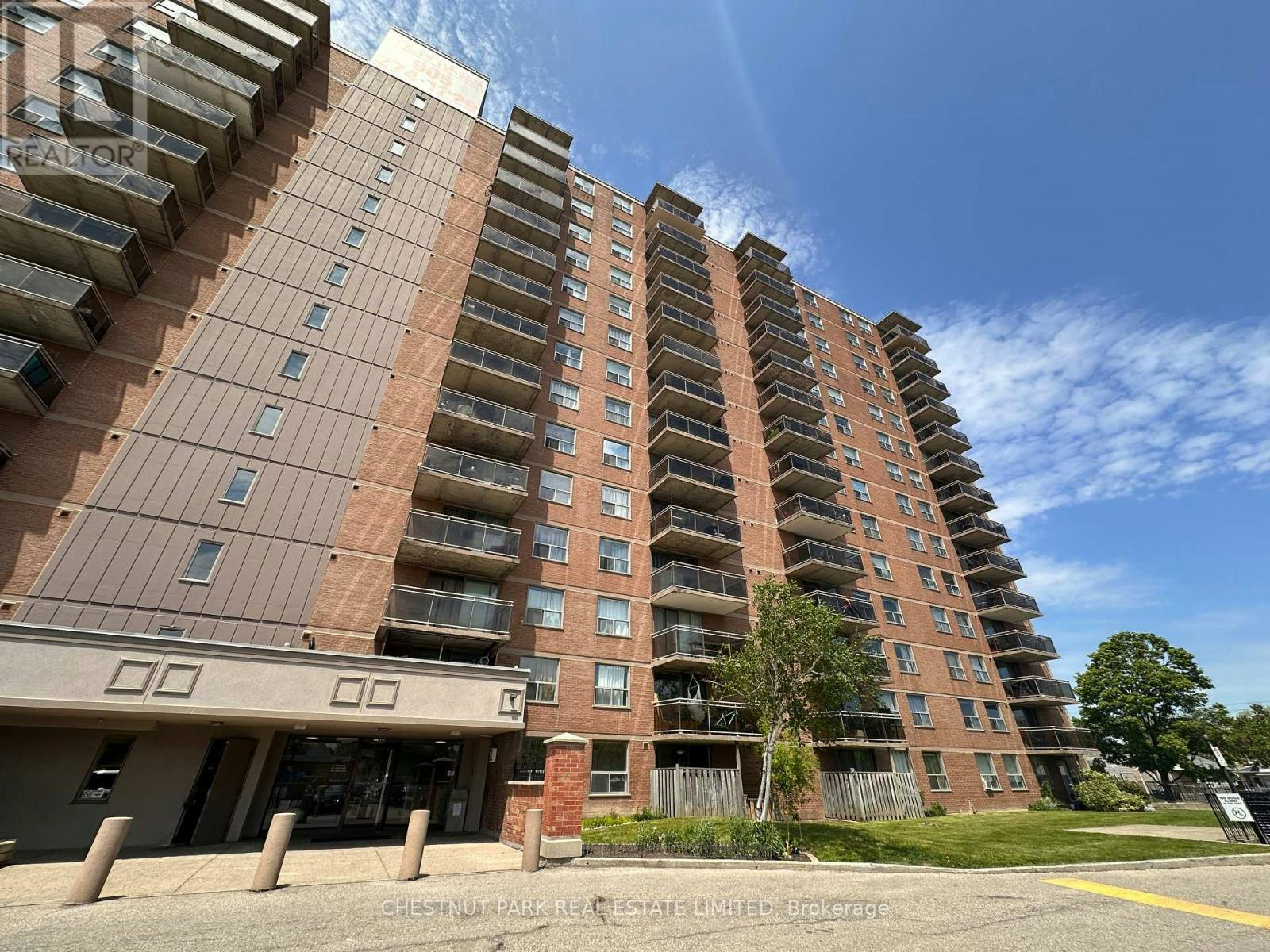 202-1060 Caven Street, Mississauga, ON, L5G 4J5