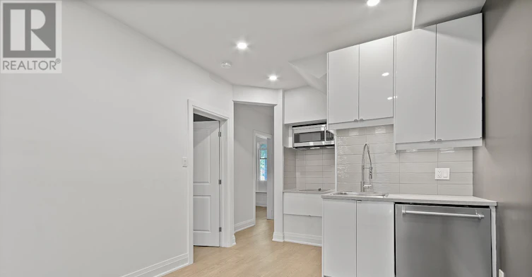 2 (GROUND-35 Humberside Avenue, Toronto, ON, M6P 1J6 - 16