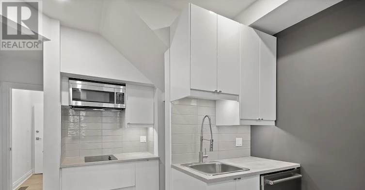 2 (GROUND-35 Humberside Avenue, Toronto, ON, M6P 1J6 - 18