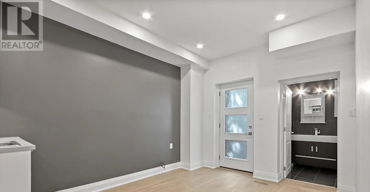 2 (GROUND-35 Humberside Avenue, Toronto, ON, M6P 1J6 - 15