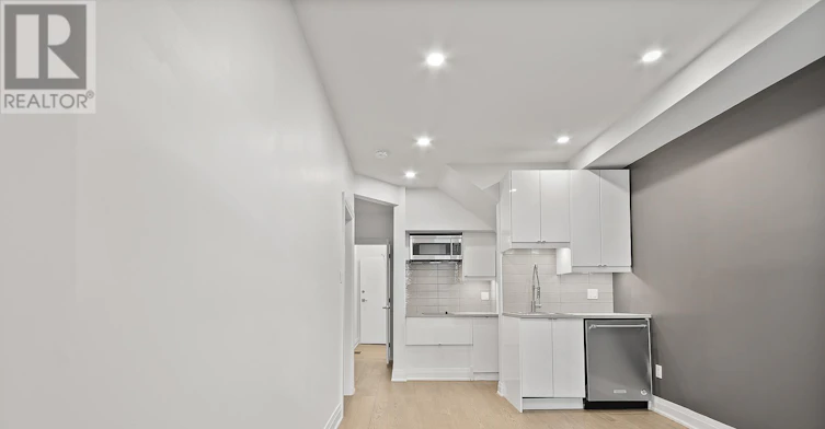 2 (GROUND-35 Humberside Avenue, Toronto, ON, M6P 1J6 - 17