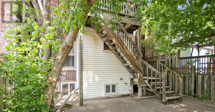 2 (GROUND-35 Humberside Avenue, Toronto, ON, M6P 1J6 - 27
