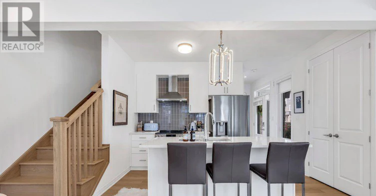 9 Crown Gate, Oakville, ON, L6M 0W8 - 8