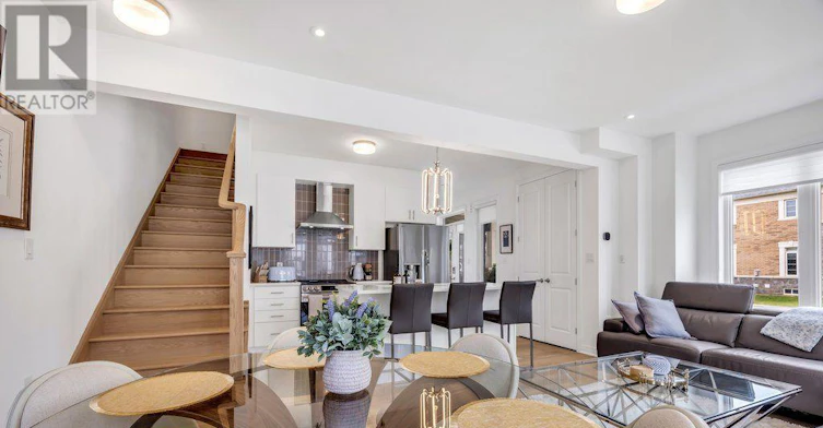 9 Crown Gate, Oakville, ON, L6M 0W8 - 10
