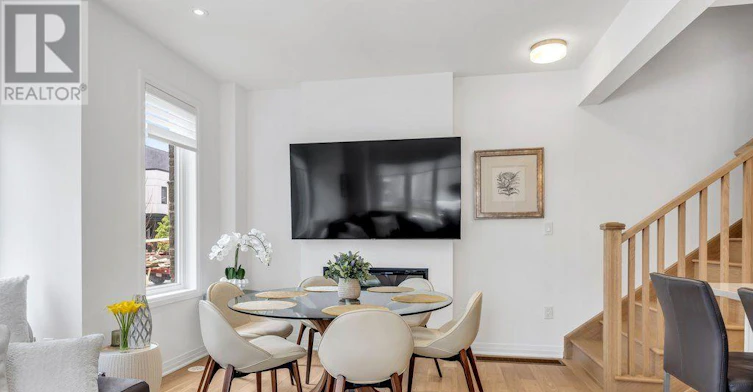 9 Crown Gate, Oakville, ON, L6M 0W8 - 6