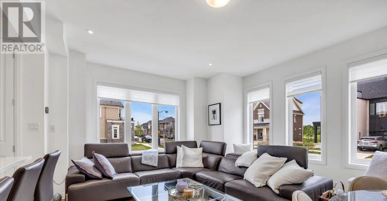9 Crown Gate, Oakville, ON, L6M 0W8 - 3