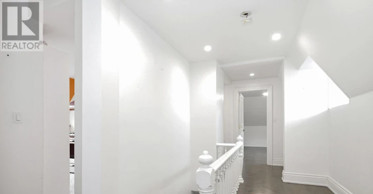 UPPER-178 High Park Avenue, Toronto, ON, M6P 2S4 - 21