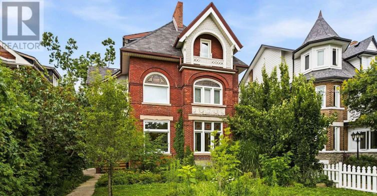 UPPER-178 High Park Avenue, Toronto, ON, M6P 2S4