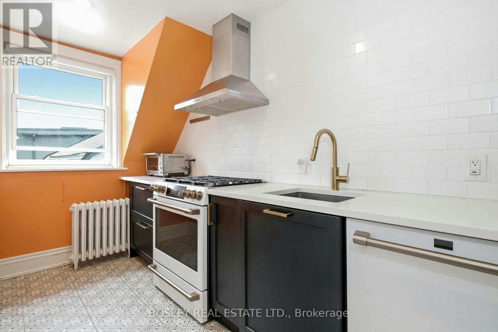 UPPER-178 High Park Avenue, Toronto, ON, M6P 2S4 - 9