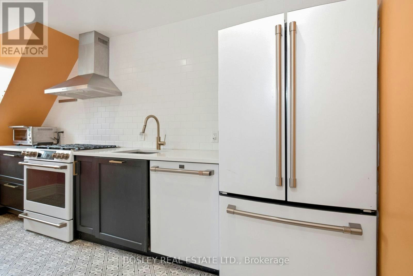 UPPER-178 High Park Avenue, Toronto, ON, M6P 2S4 - 7