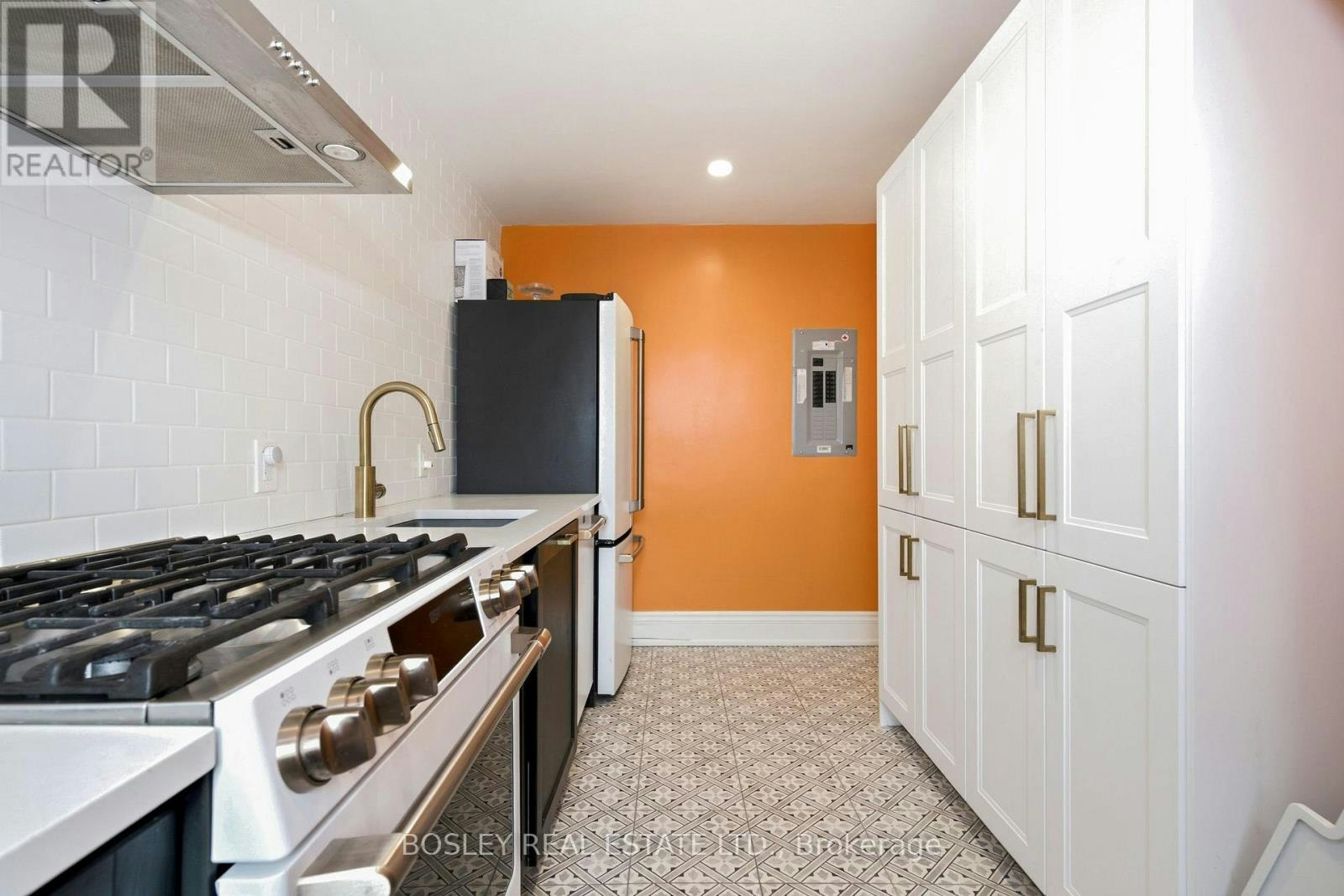 UPPER-178 High Park Avenue, Toronto, ON, M6P 2S4 - 11