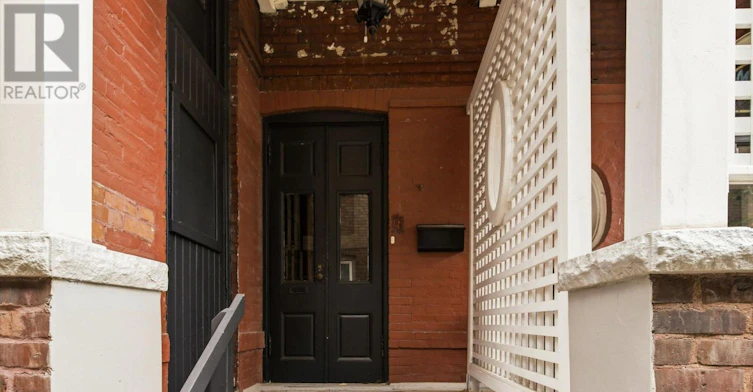 UPPER-178 High Park Avenue, Toronto, ON, M6P 2S4 - 3