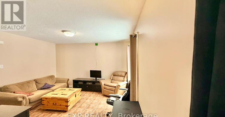 16 Marshall Street, Waterloo, ON, N2J 2T2 - 3