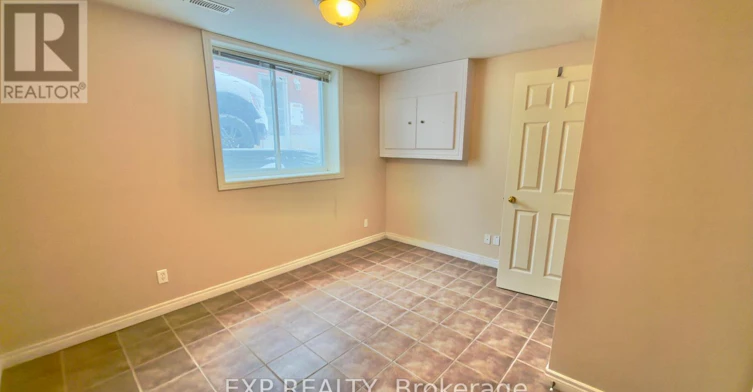 16 Marshall Street, Waterloo, ON, N2J 2T2 - 13