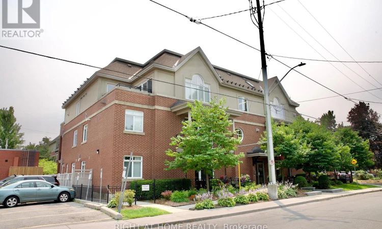 109-400 Mcleod Street