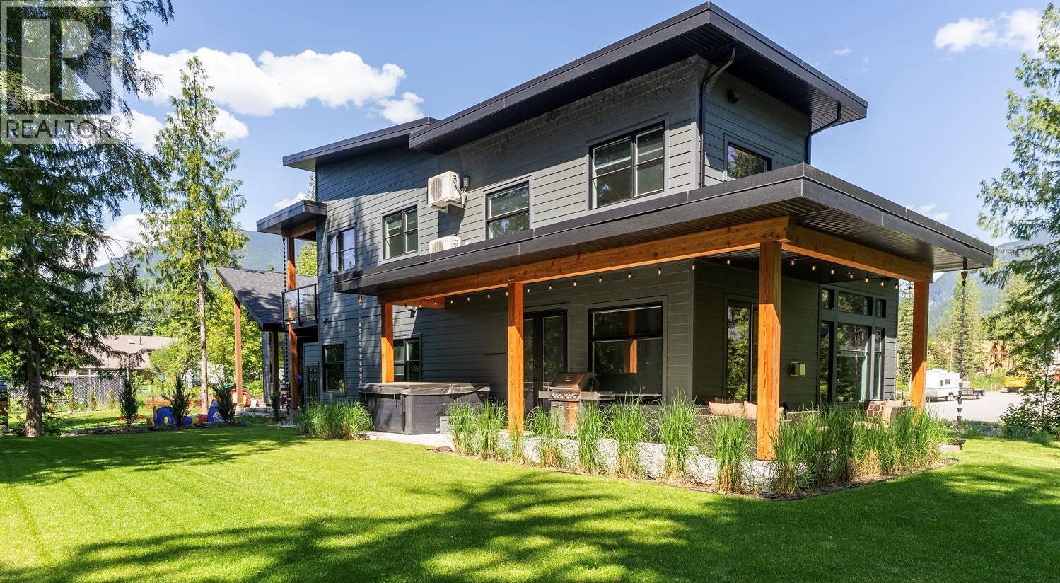 1005 Williams Gate Lane, Revelstoke, BC, V0E 2S1
