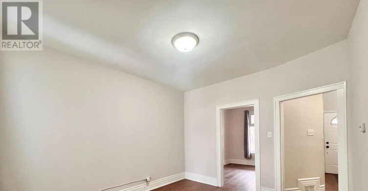 17 Winnifred Avenue, Toronto, ON, M4M 2X2 - 11
