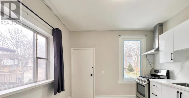 17 Winnifred Avenue, Toronto, ON, M4M 2X2 - 14