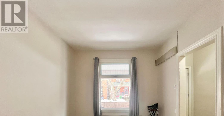 17 Winnifred Avenue, Toronto, ON, M4M 2X2 - 6