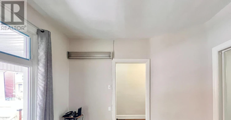 17 Winnifred Avenue, Toronto, ON, M4M 2X2 - 5