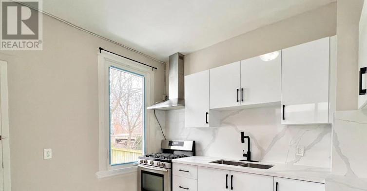 17 Winnifred Avenue, Toronto, ON, M4M 2X2 - 16