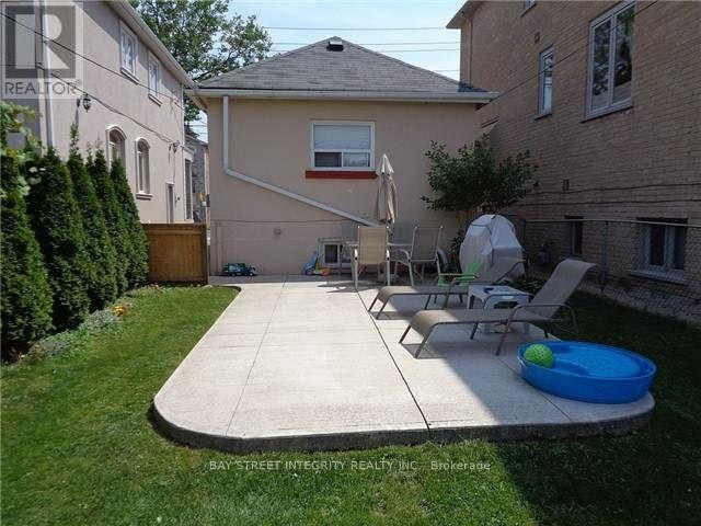 970 Briar Hill Avenue, Toronto, ON, M6B 1M3 - 11