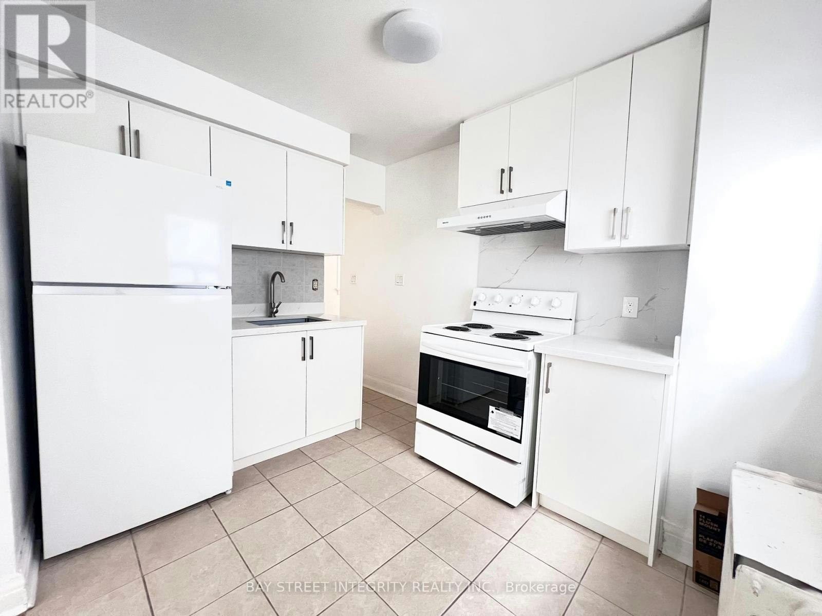970 Briar Hill Avenue, Toronto, ON, M6B 1M3 - 9