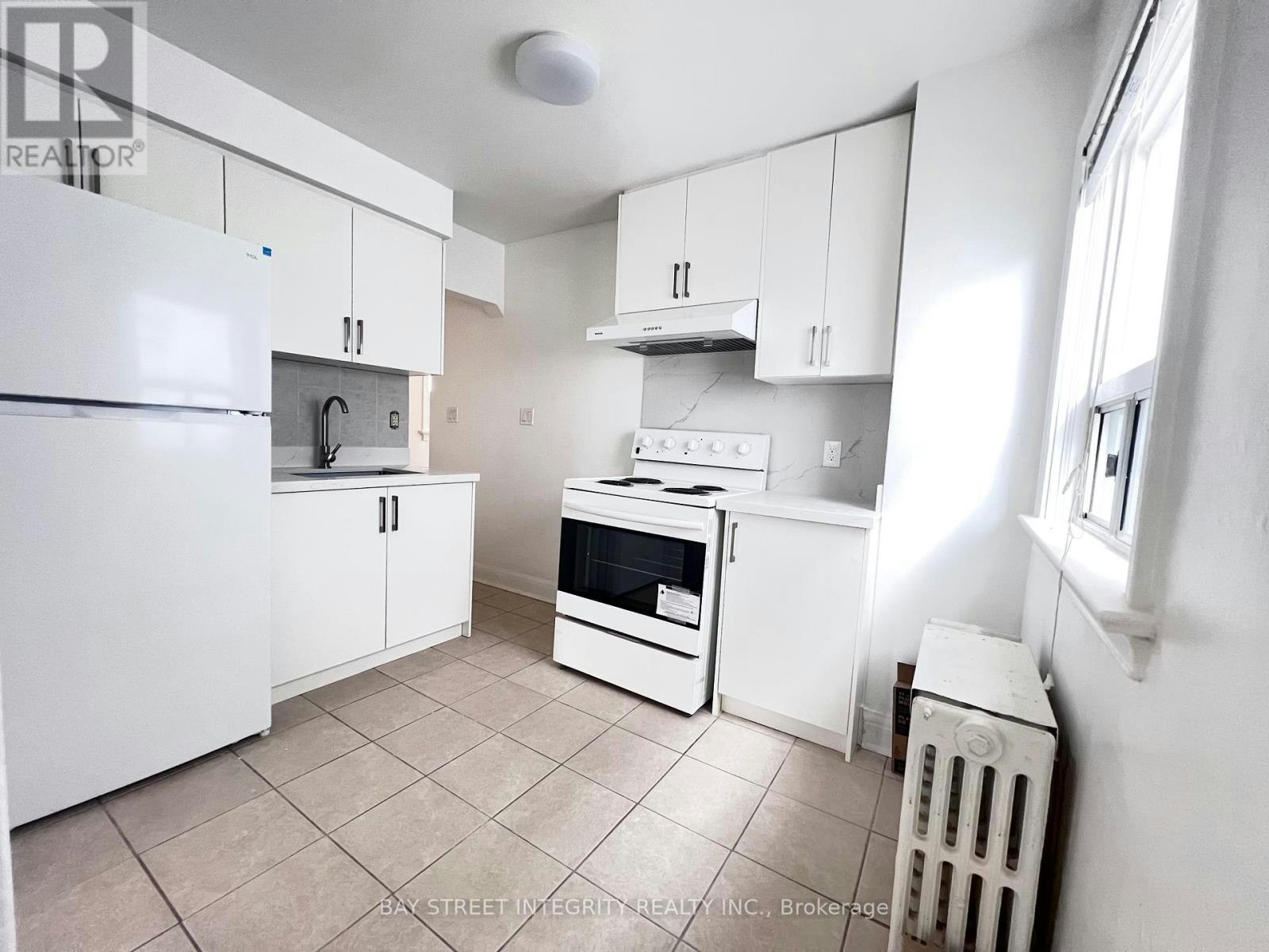 970 Briar Hill Avenue, Toronto, ON, M6B 1M3 - 8