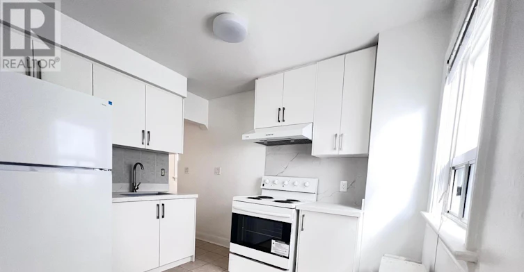 970 Briar Hill Avenue, Toronto, ON, M6B 1M3 - 8