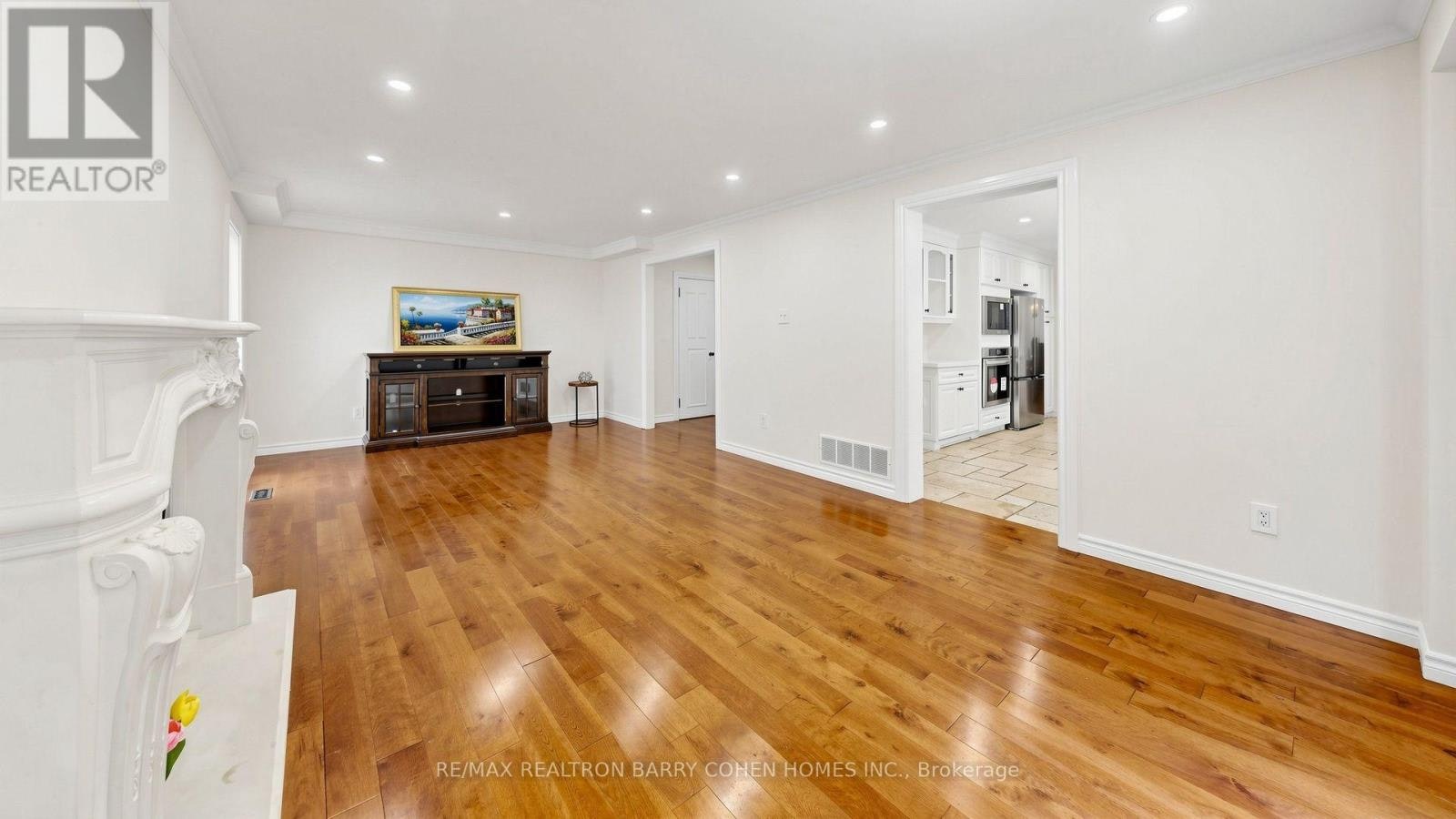 MAIN/UPPER-15 Sonata Crescent, Toronto, ON, M3B 2C3 - 16