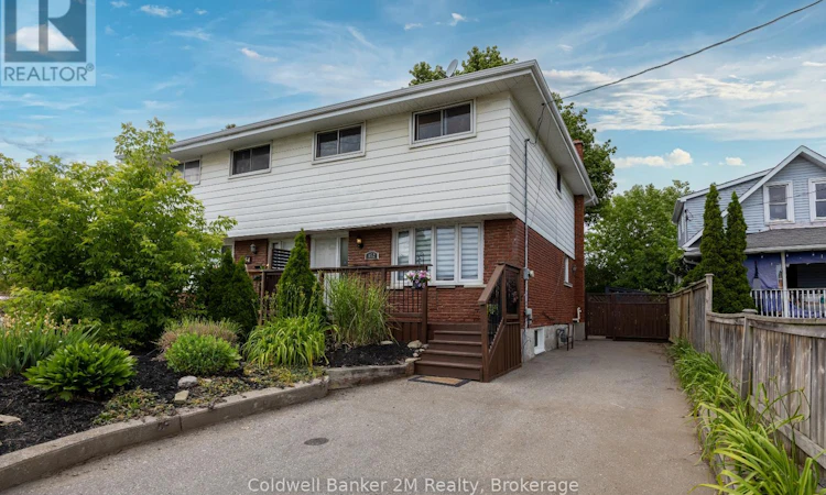 152 Taunton Road W