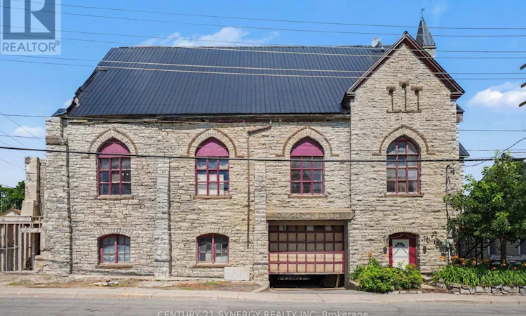 38 Main Street E