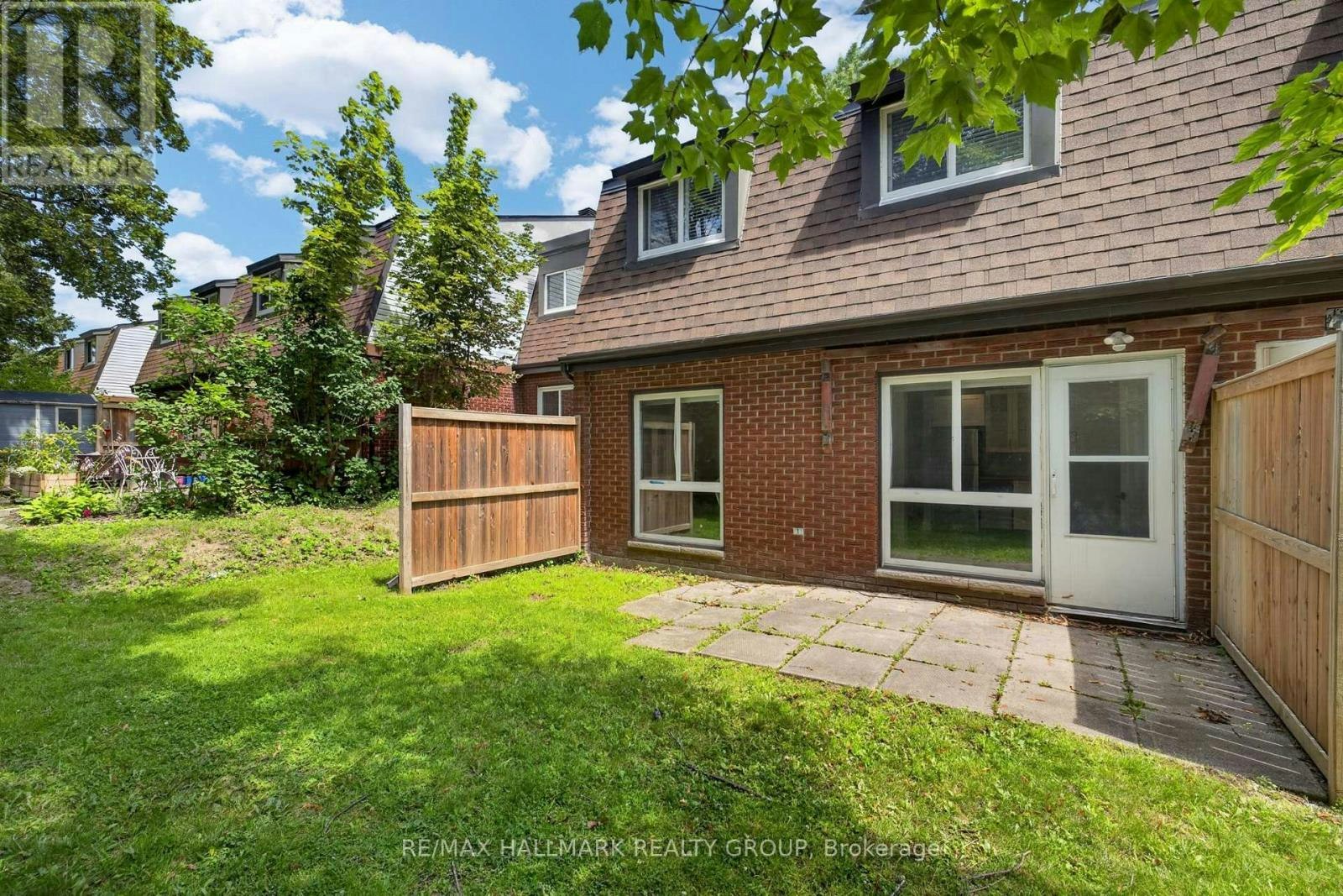9J-2080 Ogilvie Road, Ottawa, ON, K1J 7N8