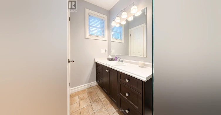 43 Carr Street, Toronto, ON, M5T 1B6 - 4