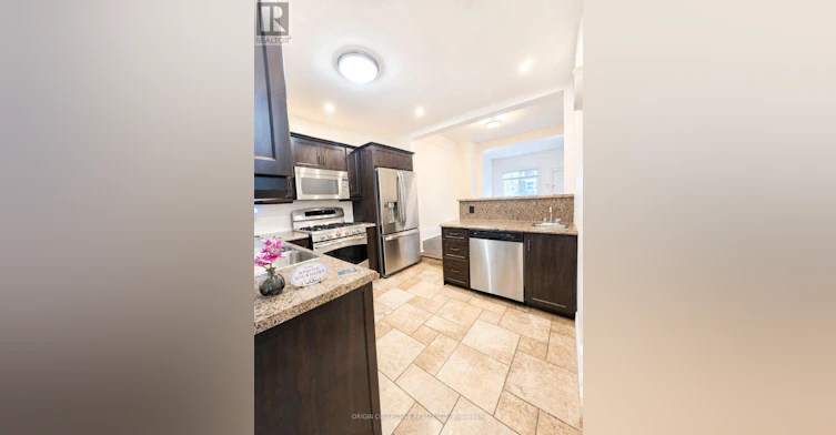 43 Carr Street, Toronto, ON, M5T 1B6