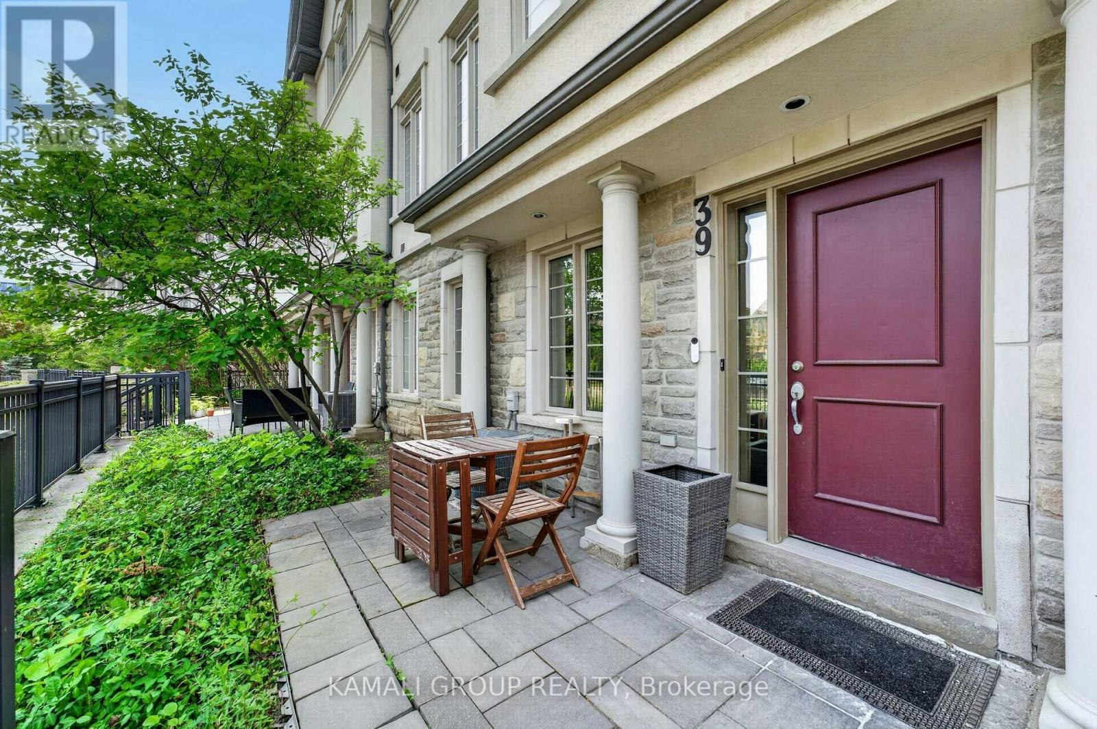 39 Beverley Glen Boulevard, Vaughan, ON, L4J 0G8 - 2